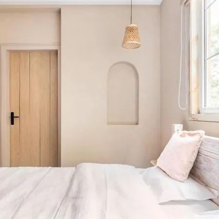 2 Bedroom Apartment With Balcony Aasa Stays
